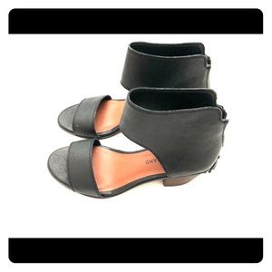 Lucky Brand cuff sandals